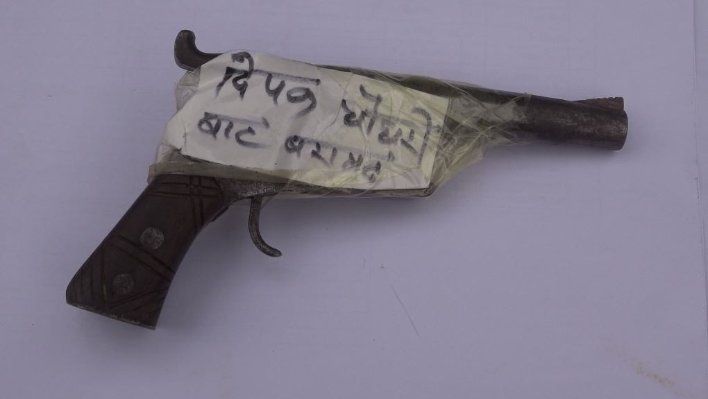 कटुवा पेस्तोलसहित दीपक पक्राउ
