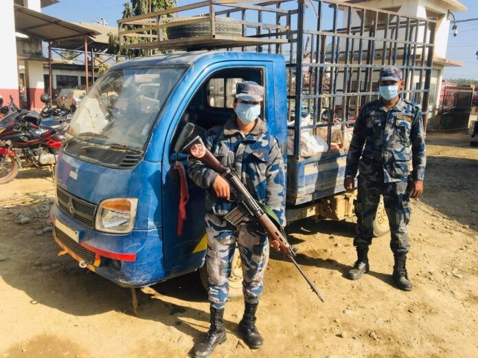 अबैध मासु सहित म्याजिक भ्यान बरामद