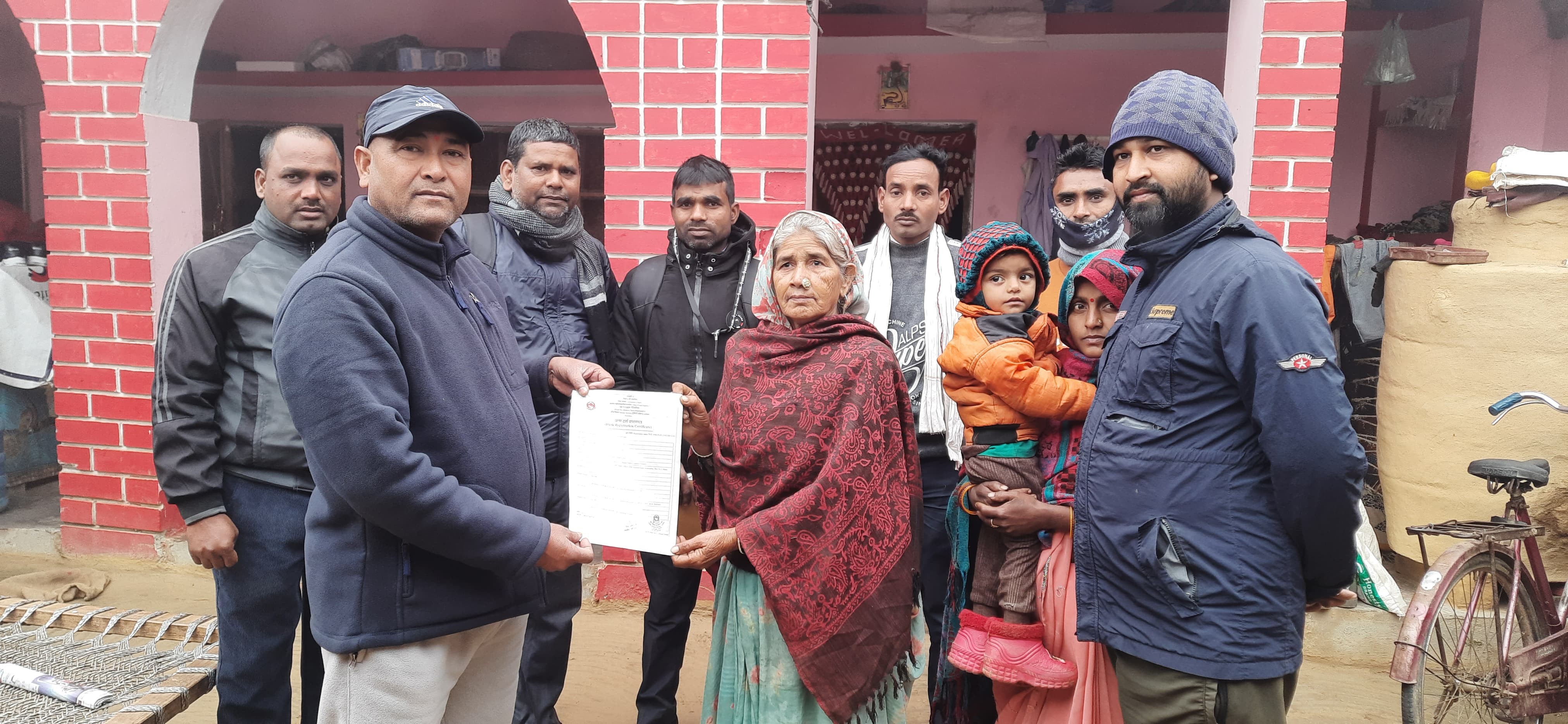 डुडुवाद्वारा घरमै पुगेर ब्यक्तिगत घटना दर्ताको प्रमाणपत्र प्रदान