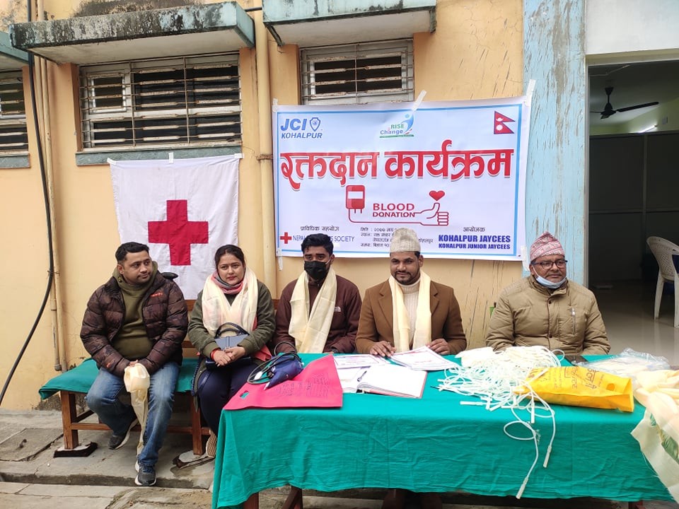 शहिद दिवसका अवसरमा ५५ जनाले रक्तदान गरे