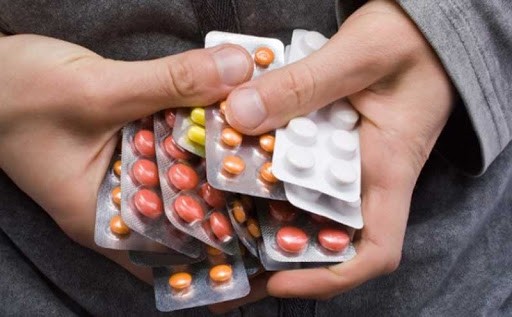 १० हजार किशोरीलाई आइरन चक्की र फोलिक एसिड खुवाइँदै