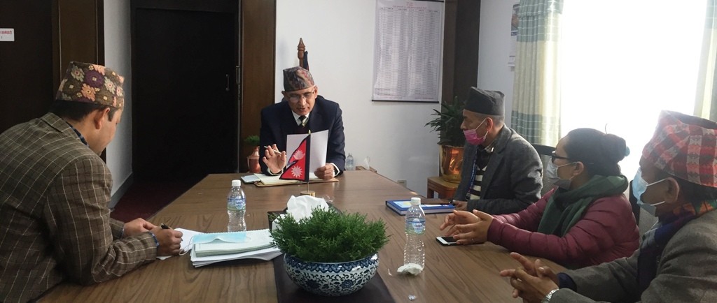 अर्थमन्त्री पौडेलद्वारा सुकुम्बासीलाई जग्गाधनी पूर्जा दिन निर्देशन