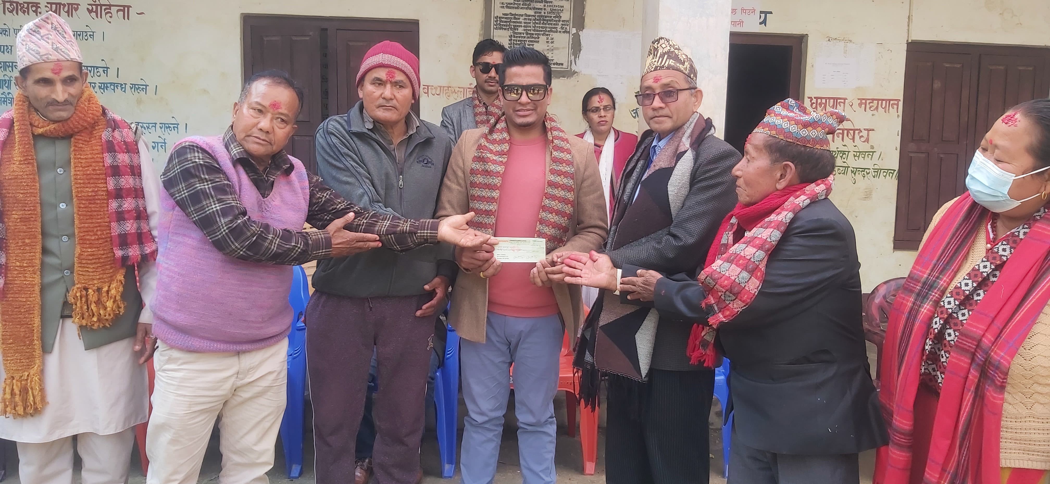 युवा ब्यबसायी ढकालले गरे मन्दिरलाई सहयोग