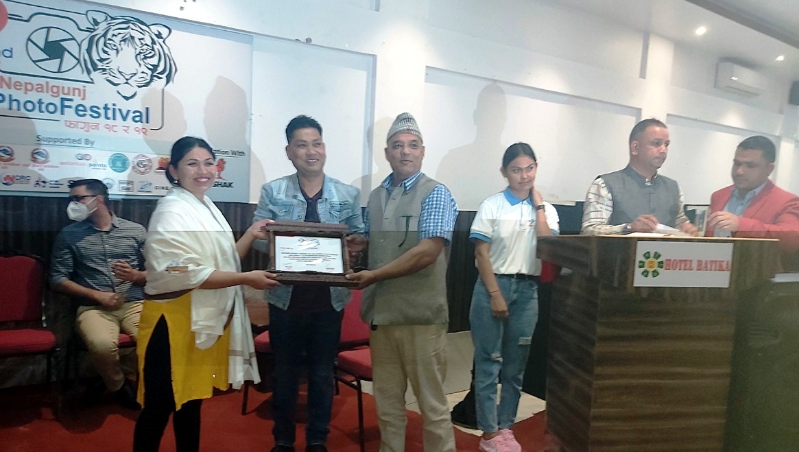 पत्रकार निशुको फोटो सर्वोत्कृष्ट