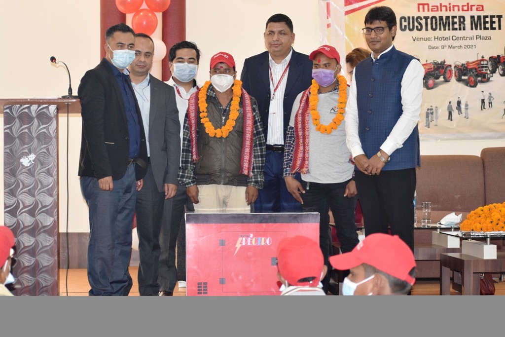 महिन्द्रा ट्रयाक्टर बम्पर उपहार : नेपालगन्जका निरन्जना र रामबहादुरले पाए