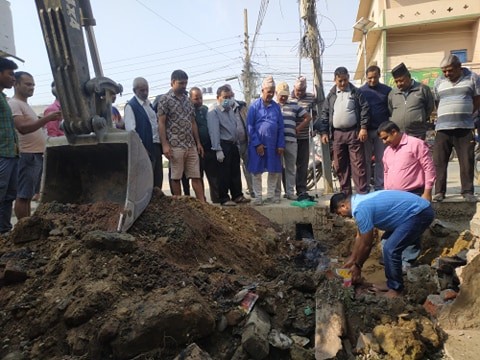 वडाअध्यक्ष बर्माद्वारा ‘तराई मधेश समृद्धि’ अन्तरगत पक्की बाटोको शिलन्यास