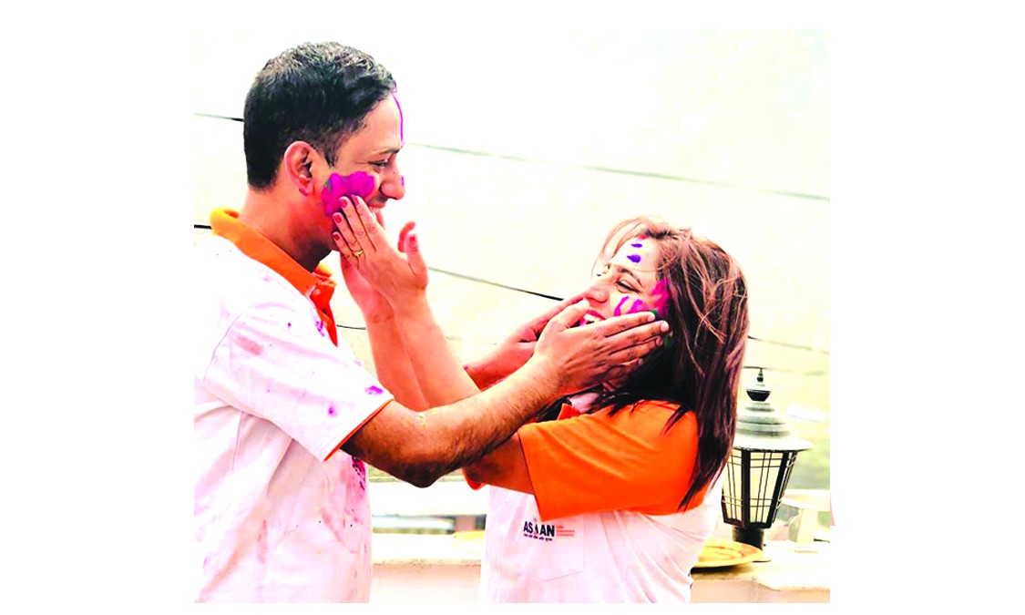 होलीको रङबाट छालामा हुने समस्याबाट कसरी जोगिने ?