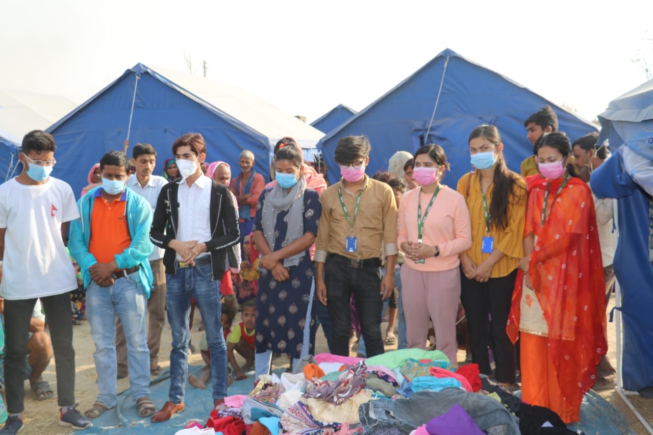 आगलागी पीडितलाई बासद्वारा लत्ता कपडा वितरण