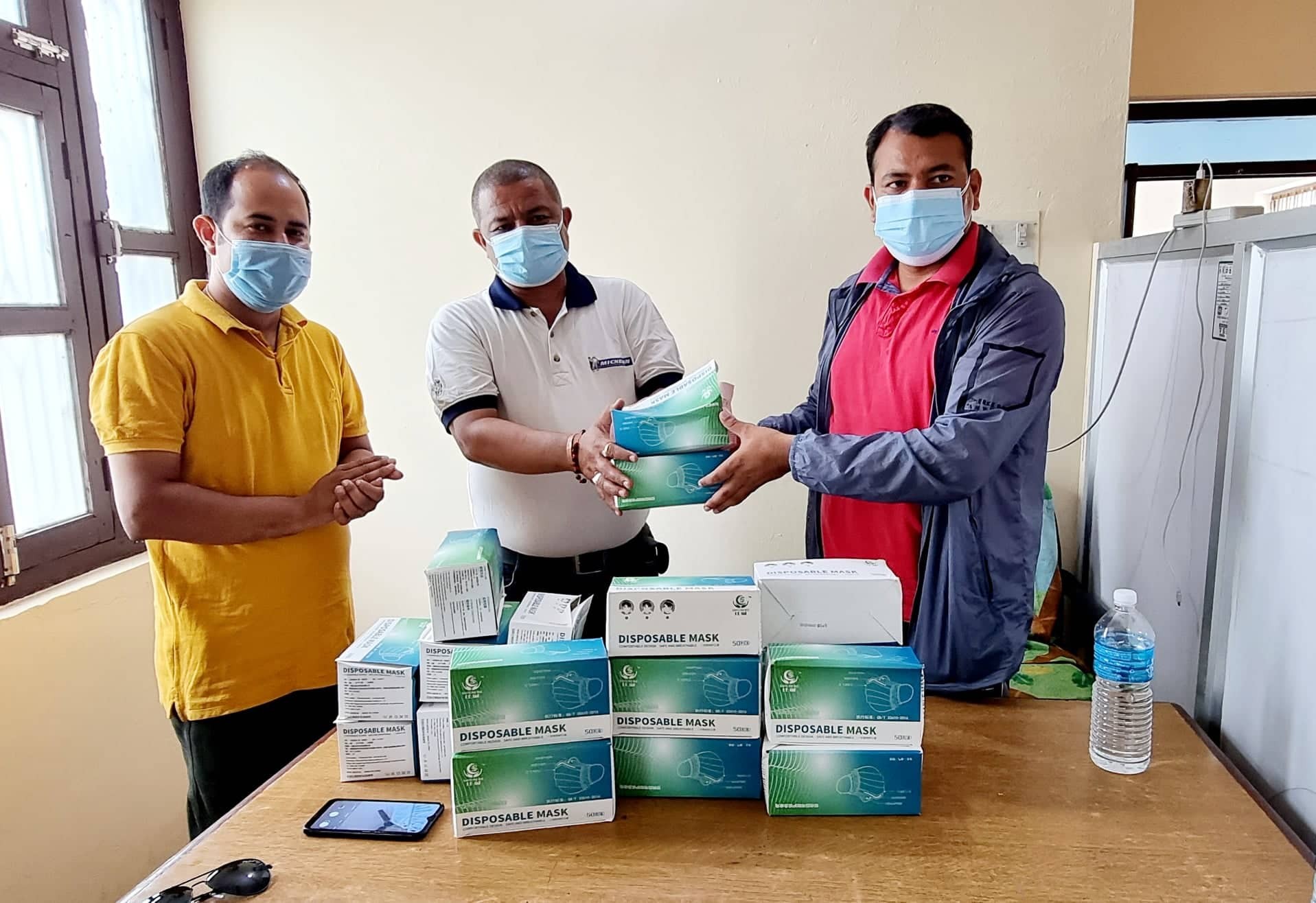 पत्रकार महासंघ बाँके शाखालाई एक हजार थान माक्स प्रदान