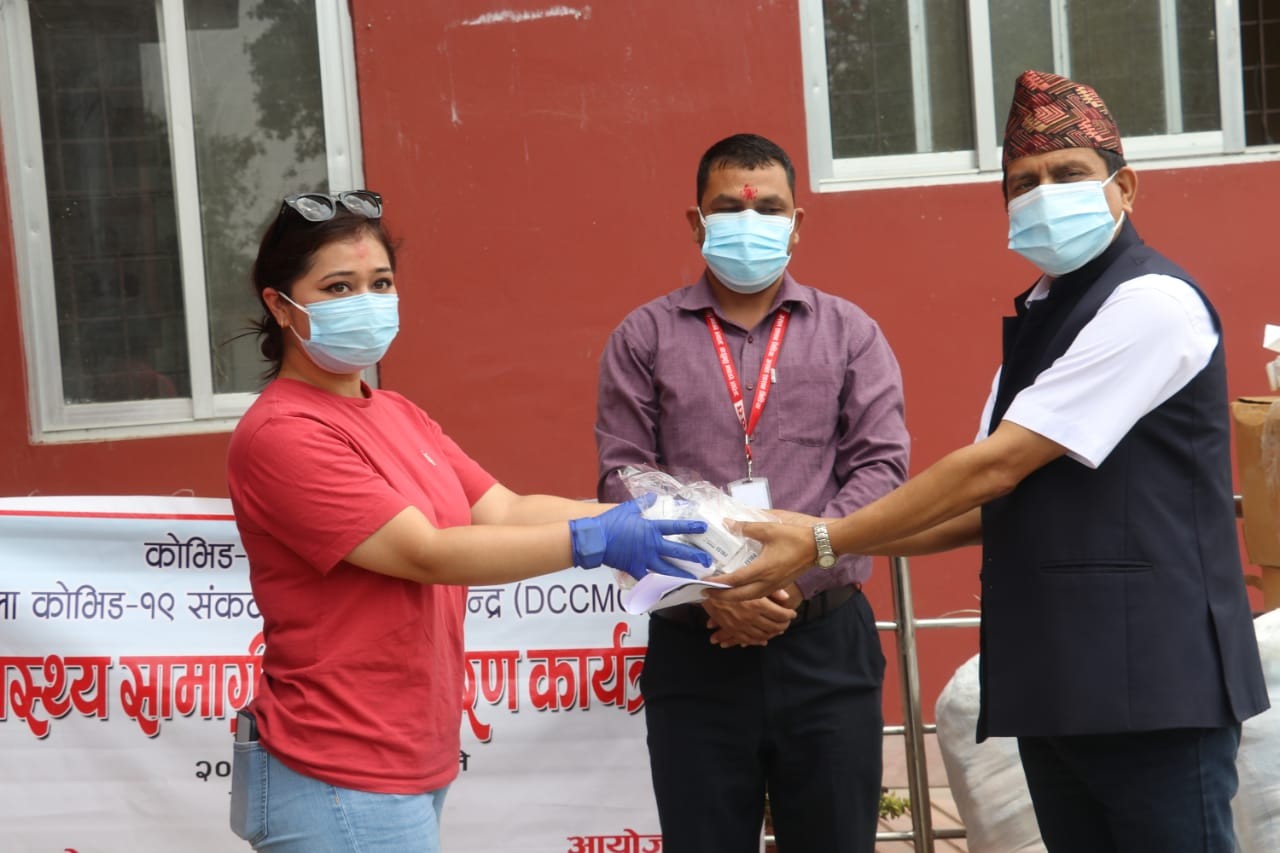 ५ लाख ८५ हजारको स्वास्थ्य सामाग्री डिसिसिएमसी बाँकेलाई हस्तान्तण