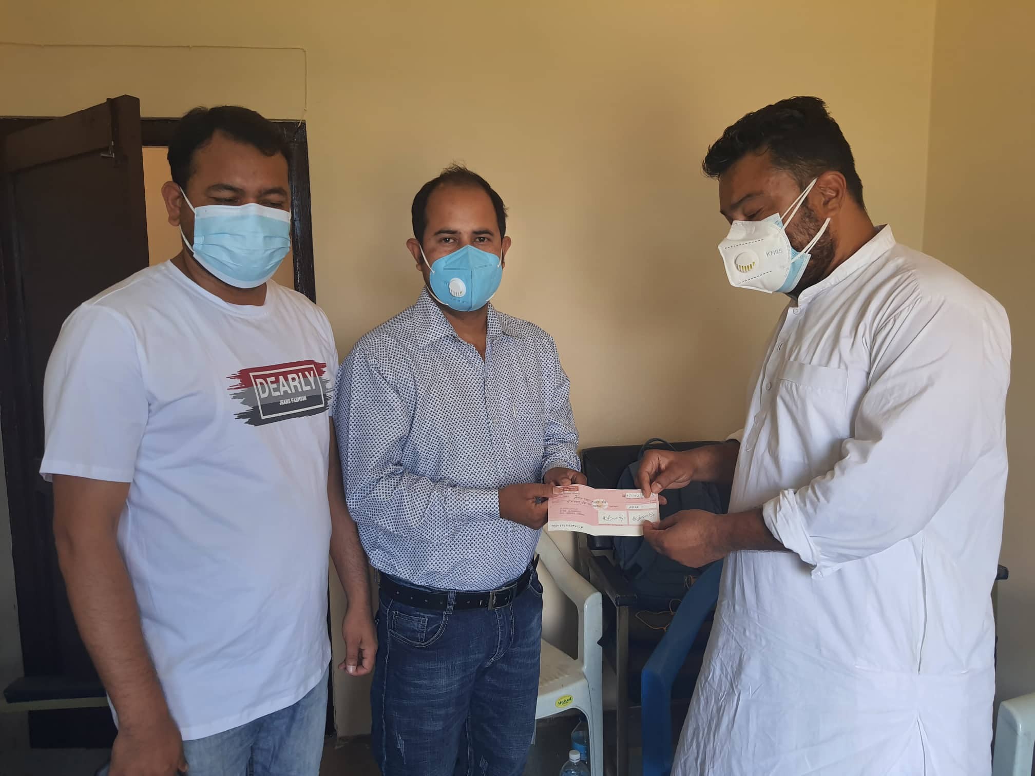 तरुण नेता भण्डारीद्वारा पत्रकार महासंघ बाँकेलाई एम्बुलेन्स खरिद गर्न आर्थिक सहयोग