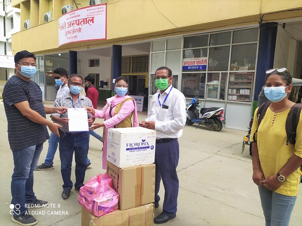 माइती नेपालद्वारा भेरी अस्पताललाई स्वास्थ्य सामाग्री प्रदान