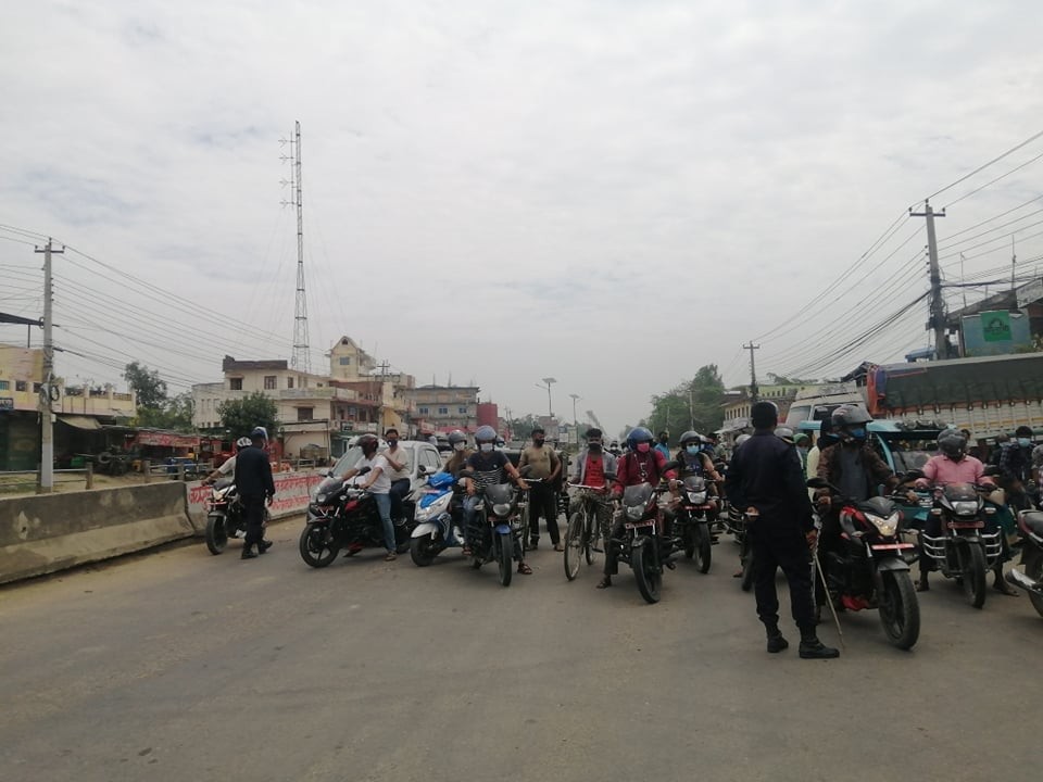 बाँके प्रहरीद्वारा निषेधाज्ञा उल्लङ्घन गर्नेलाई कारबाही, तिराइयो ११ हजार जरिवाना