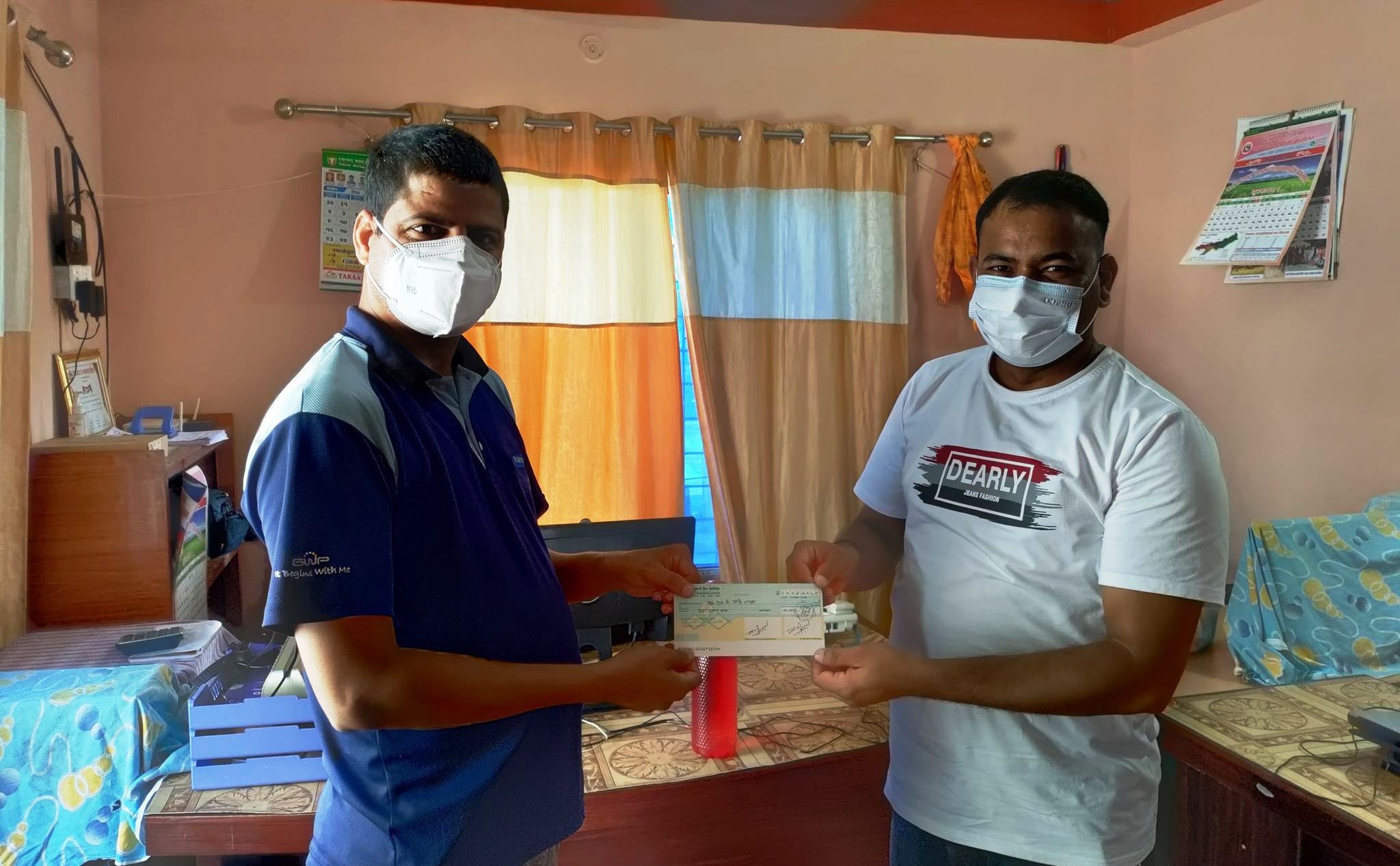 कोरोना जितेका पत्रकार शर्माले एम्बुलेन्स खरिद गर्न महासंघलाई १० हजार दिए