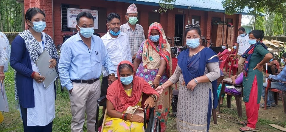 अपांगता भएकालाई सहायक सामाग्री हस्तान्तरण