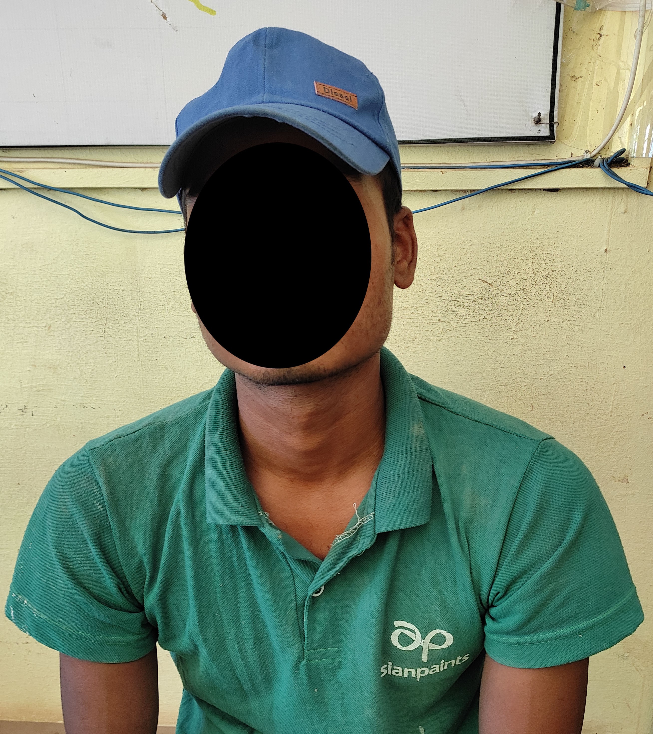 जबरजस्ति करणी मुद्दामा फरार ढकेरीका थारु पक्राउ