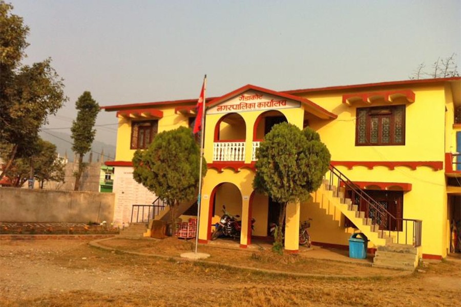 घर डुबानमा परेपछि गैँडाकोट नगरपालिकामा तालाबन्दी