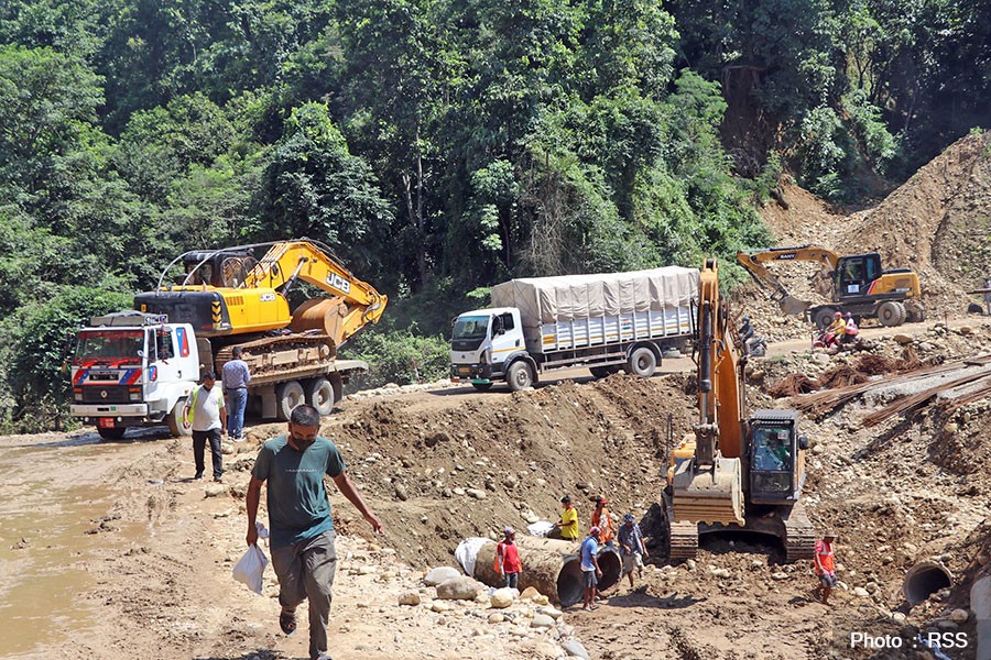 पूर्व–पश्चिम राजमार्ग सात दिनपछि दुईतर्फी सञ्चालन