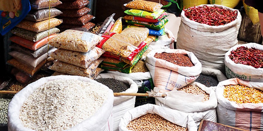 नेपालगन्ज बजारमा छ्यापछयाप्ती अखाद्य सामाग्री