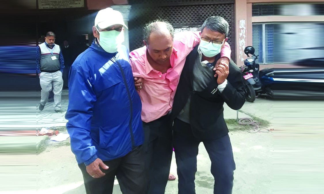 प्रहरीको लाठी खाएका बार सदस्य महर्जन अस्पताल भर्ना
