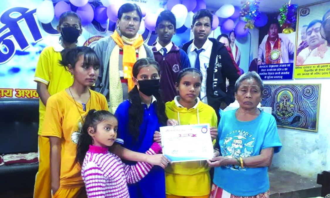 खाजा खर्च कटाएर एमपी स्कुलका बिद्यार्थीद्वारा नीलसागरमा सहयोग