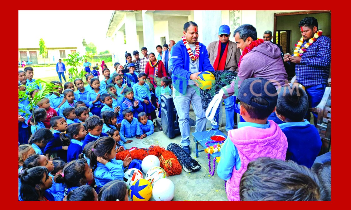 पत्रकार महासंघ बाँकेका अध्यक्ष भण्डारीद्वारा बिद्यालयलाई खेलकुद सामाग्री प्रदान