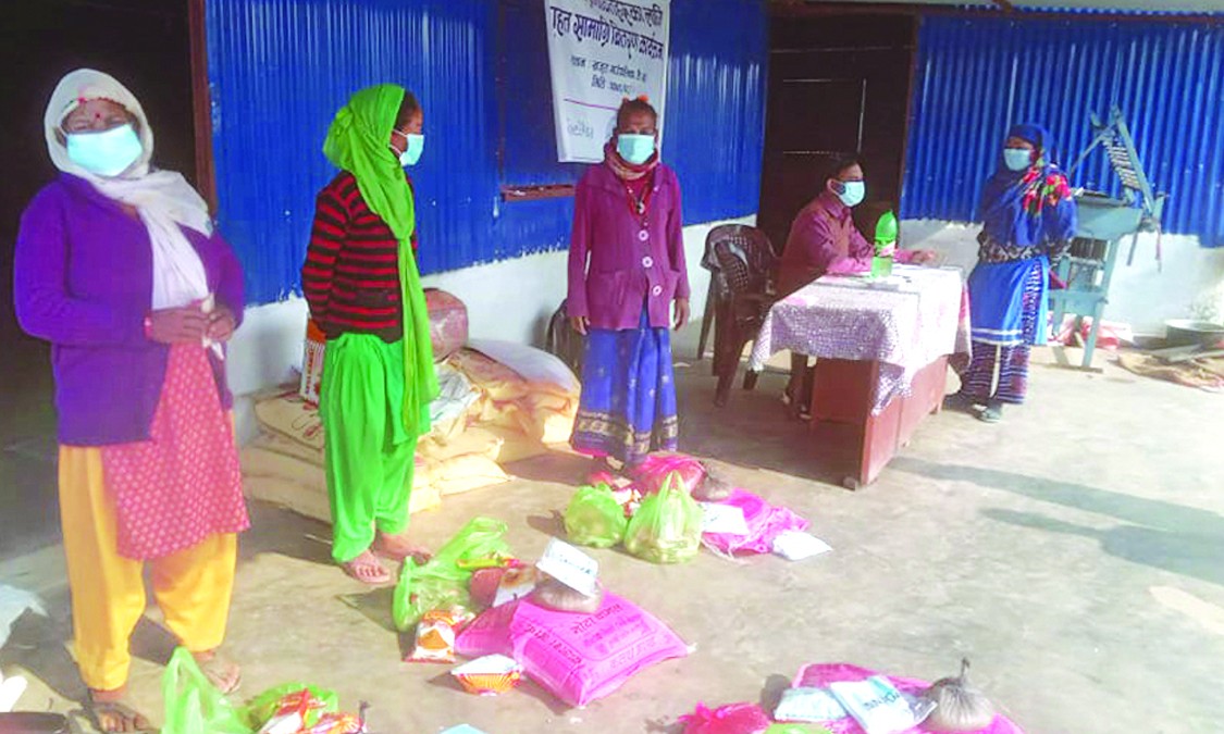 कोरोना प्रभावित खजुरा क्षेत्रका १ सय २५ परिवारलाई राहत सामाग्री बितरण