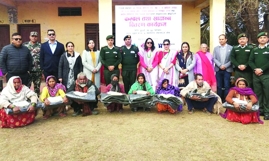 चिसोमा मगंता समुदायलाई सेनाले दियो कम्बल र खाद्यान्न