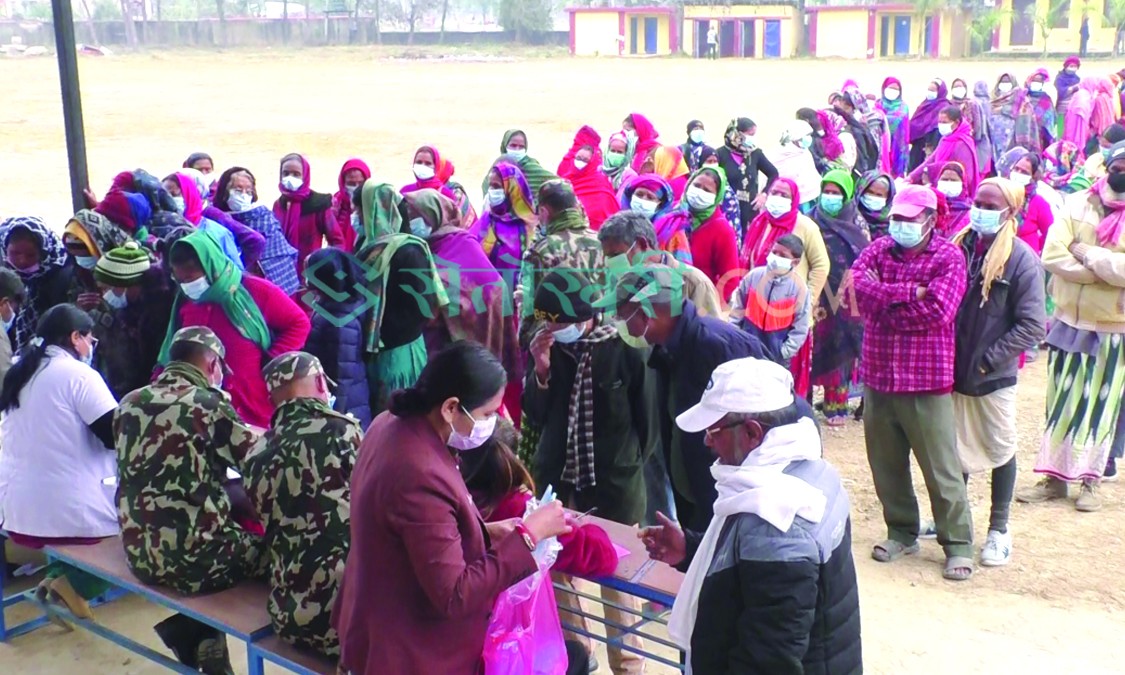 गरिबीका कारण औषधी उपचार गराउन नसकेका स्थानीय बासिन्दा लाभावन्तित