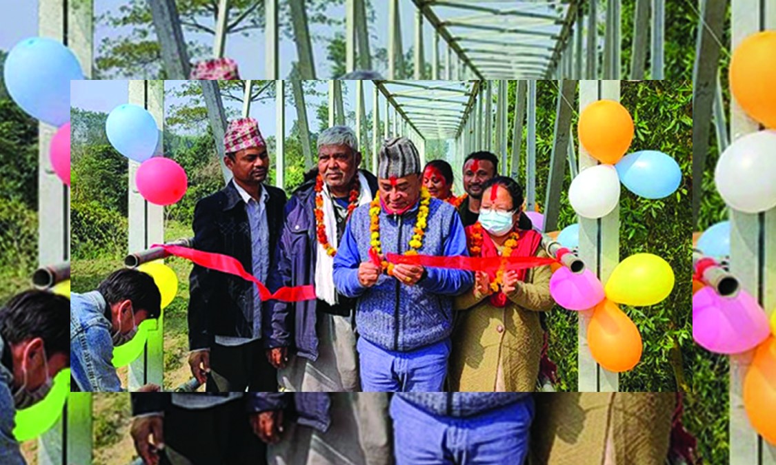 चमकदारपुरको काठको पुल विस्थापित