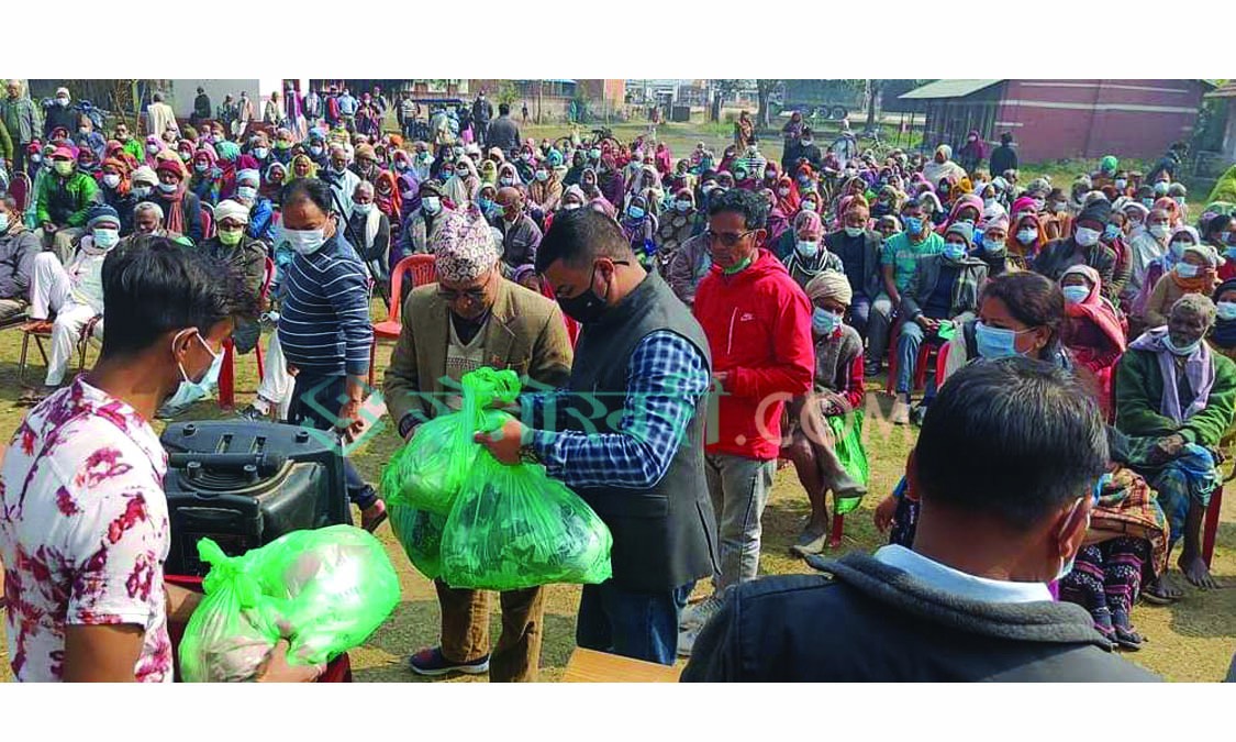 वडाअध्यक्ष बर्माद्वारा ७ सय बढिलाई कम्बल वितरण