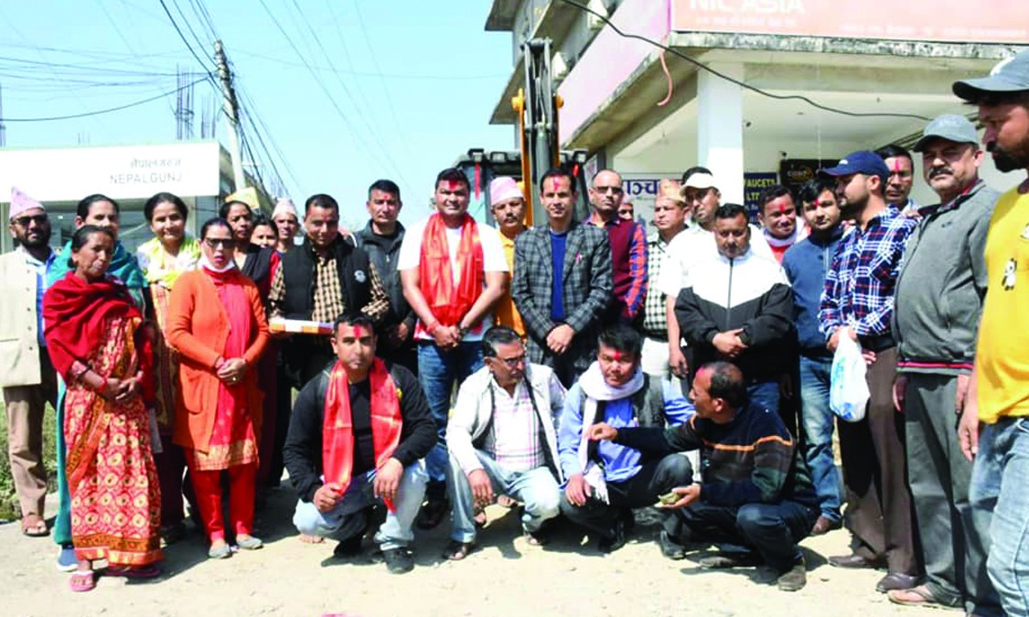 ३ करोड लागतमा कारकाँदोमा सडक निर्माण गरिदैँ, वडाअध्यक्ष बर्माले शिलान्यास गरे