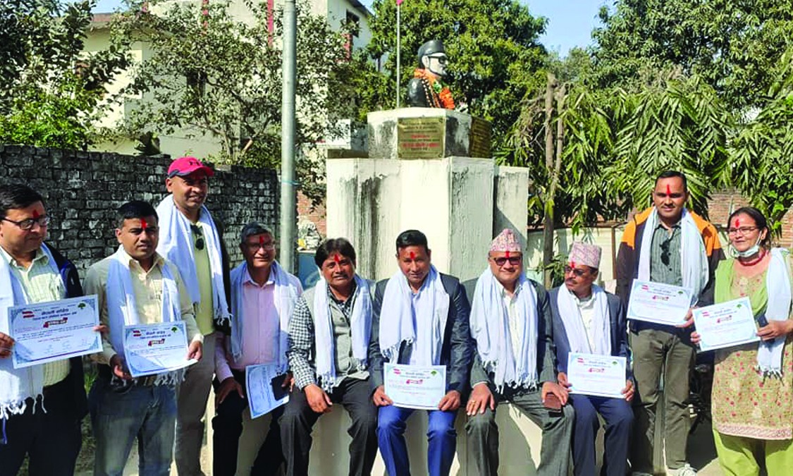 निवर्तमान कार्यसमिति र निर्वाचनका पदाधिकारीलाई सम्मान