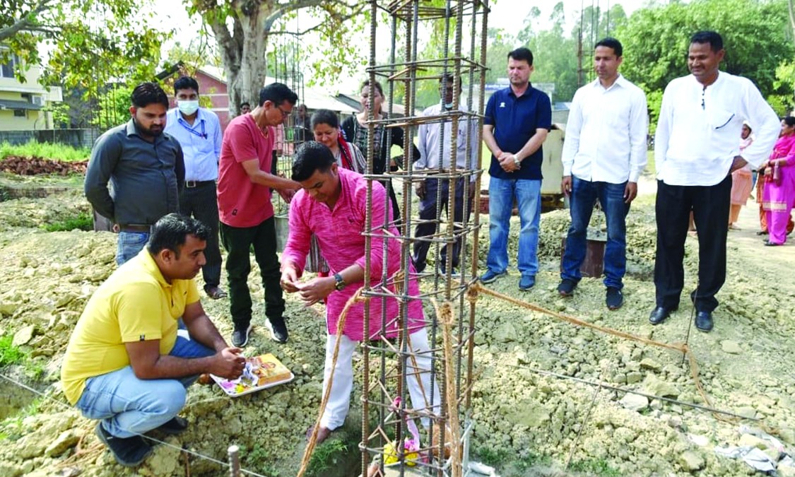 वडाअध्यक्ष बर्माले गरे ब्यवसायीक भवनको शिलान्यास