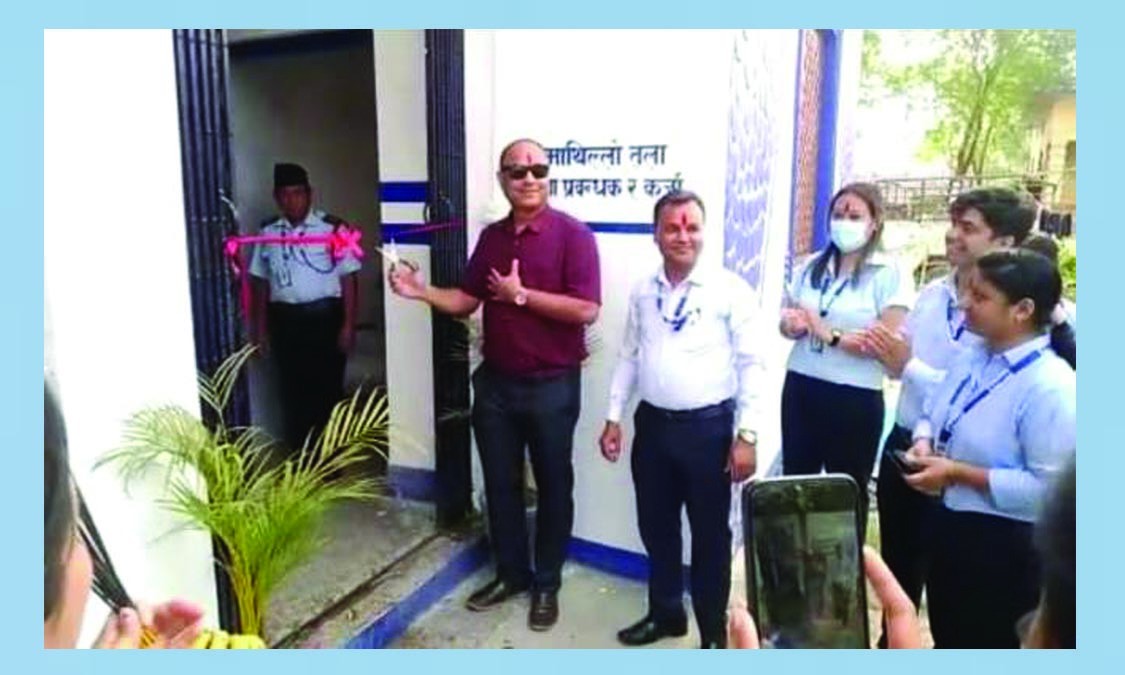 ब्यापारी तथा नेकपा एसका केन्द्रिय सदस्य गिरीद्वारा नेपाल बैंक लिमिटेडको कारोबार उद्घाटन