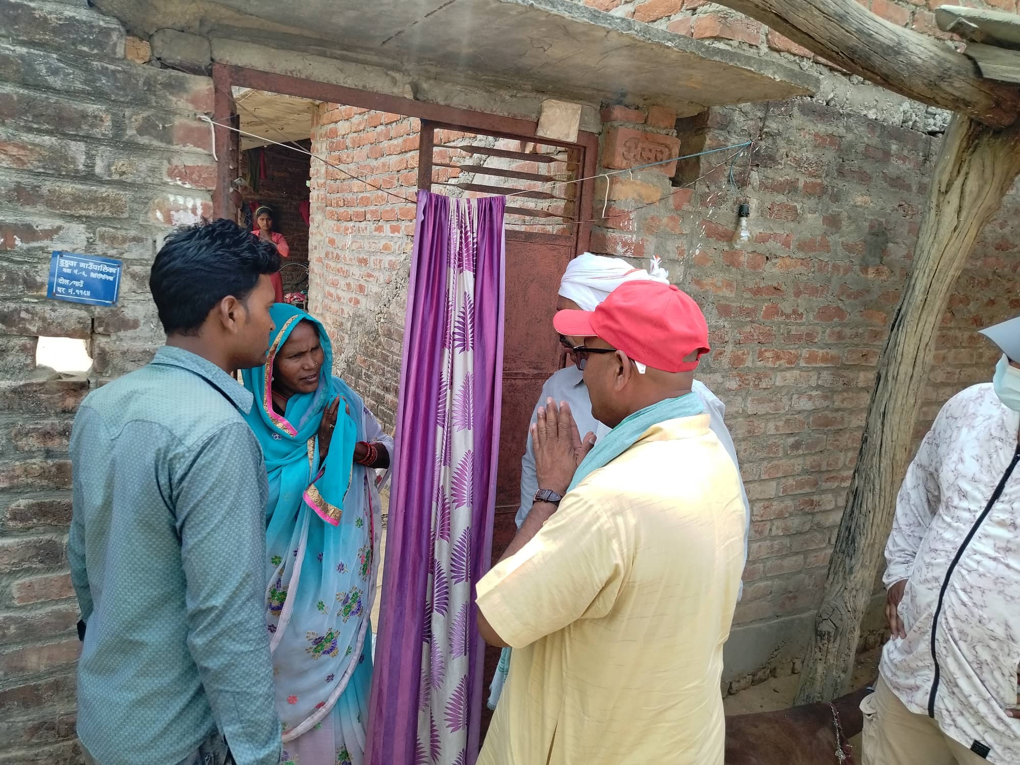 डुडुवामा नेपाली काँग्रेसका उम्मेदवारहरु घरदैलोमा