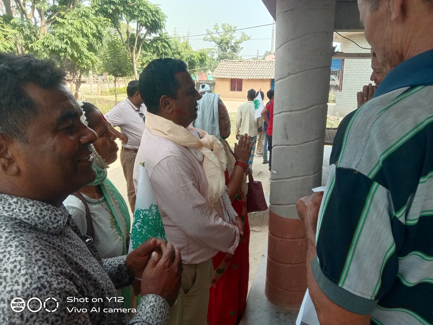 राप्तीसोनारीका घर–घरमा मतदाता भेट्दै उम्मेदवार
