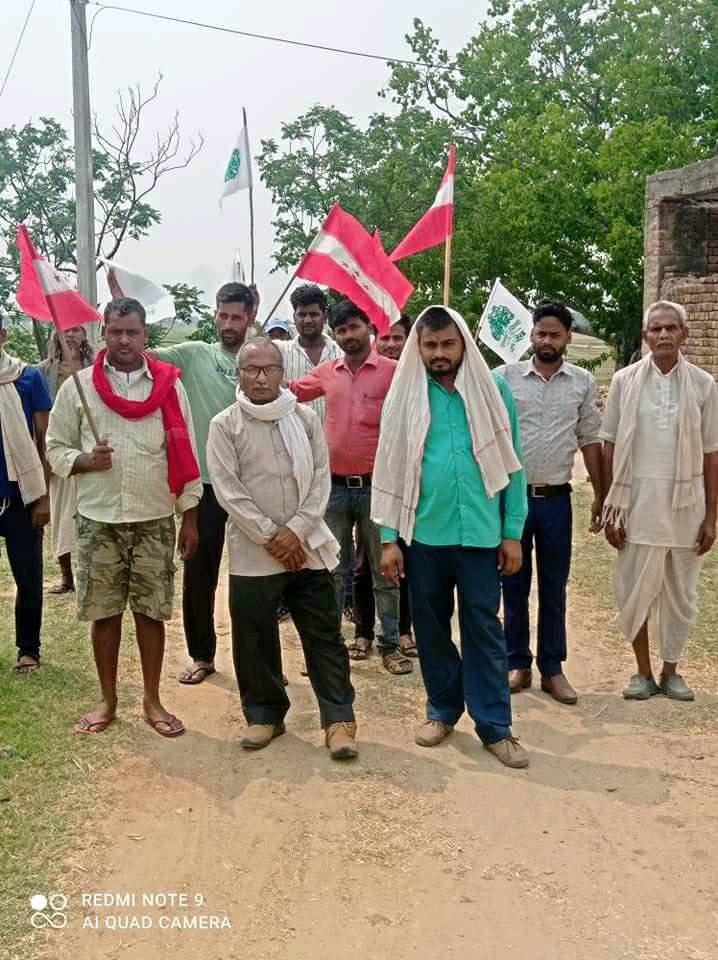काँग्रेसका उम्मेदवारसंग नरैनापुरका स्थानीयले रोजगारी माग