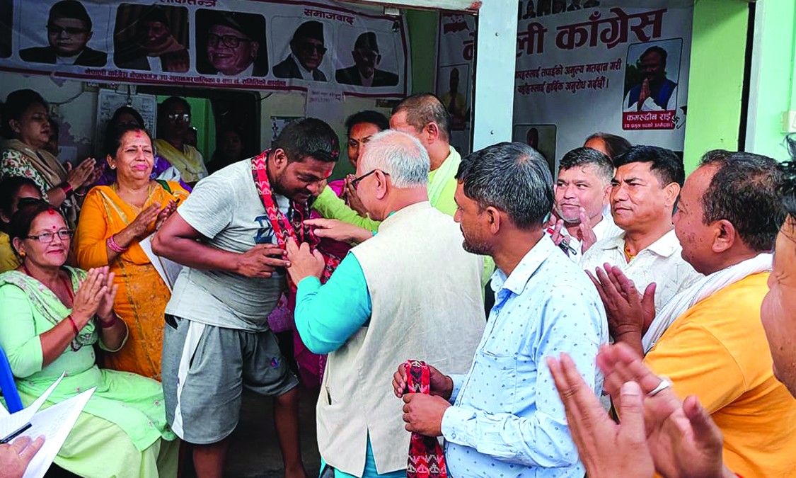 विभिन्न पार्टी परित्याग गरेर काँग्रेसमा प्रवेश