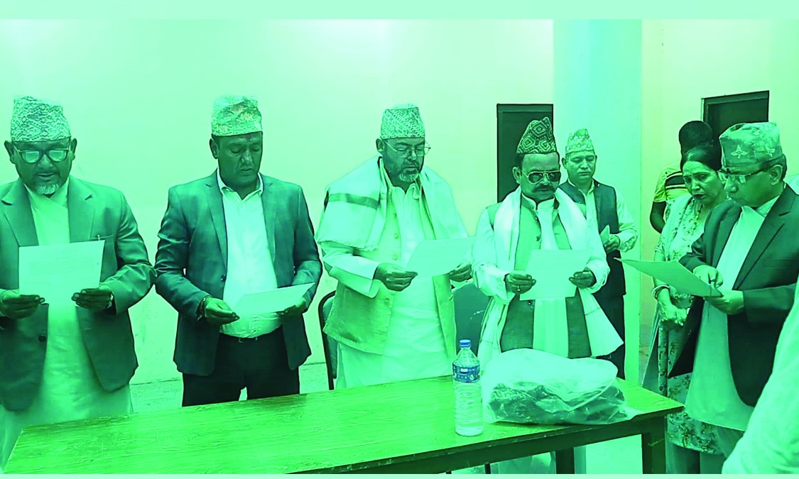 एकैपटक बाँकेका चार पालिका अध्यक्षहरुले सपथ लिए