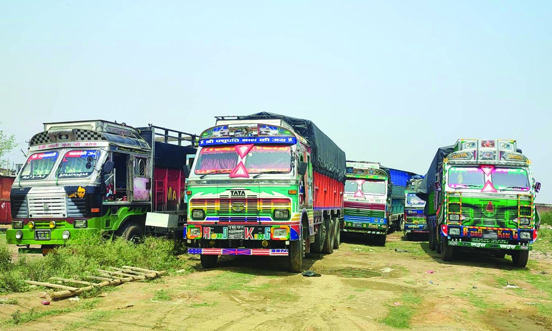 भारतीय ट्रकले समस्या पारेको भन्दै लुम्बिनीका ट्रक व्यवसायीहरू आन्दोलित