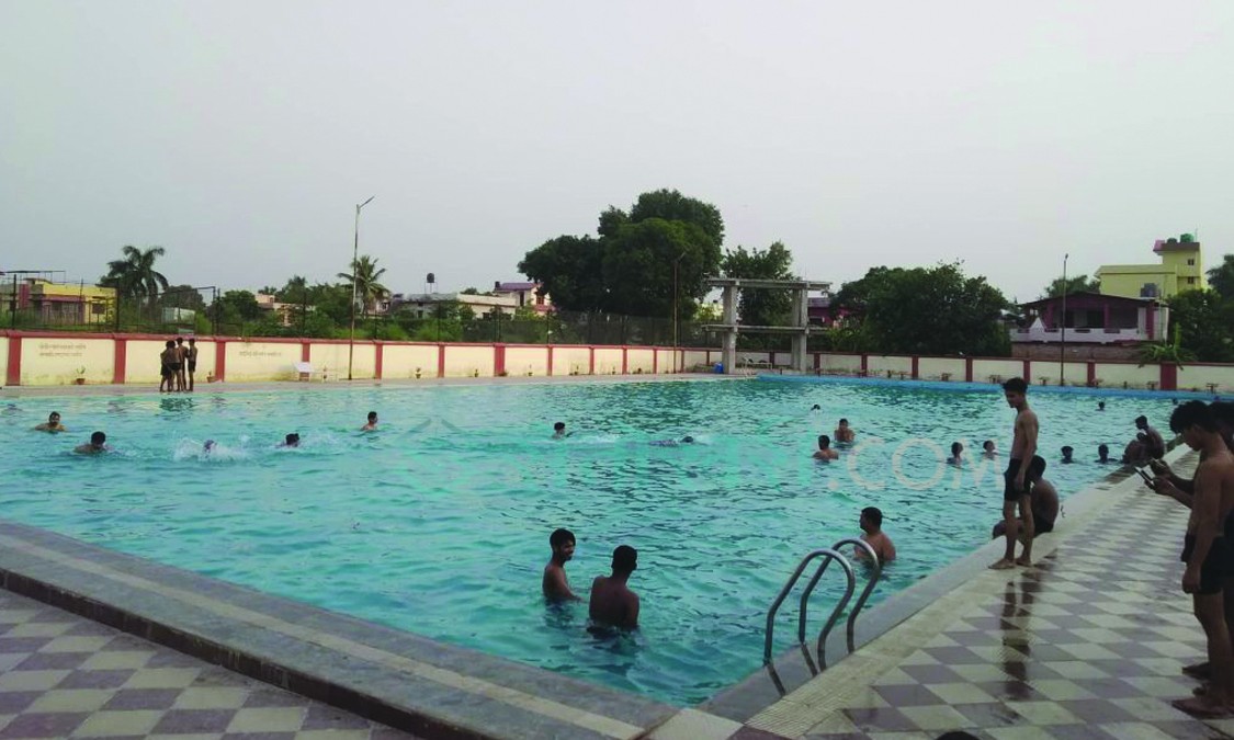 गर्मी छल्न रंगशालाको पौडी पोखरीमा डुबल्की