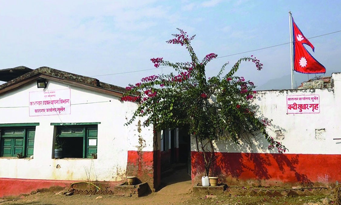 सुर्खेत कारागारमा क्षमताभन्दा बढी कैदी