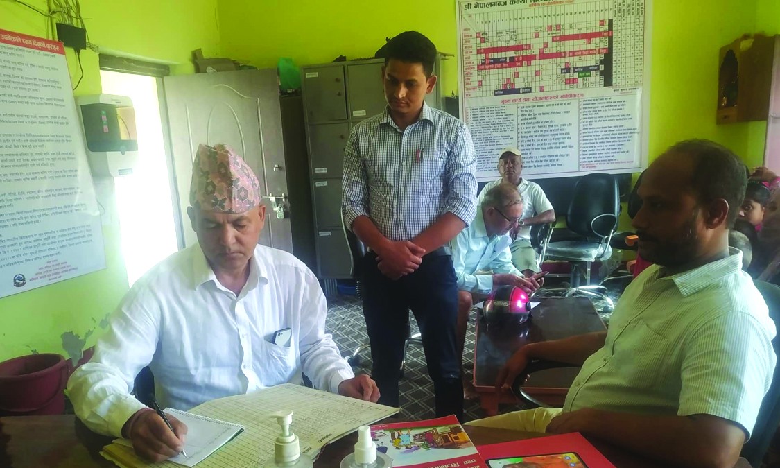 मेयर विष्टको आकस्मिक निरीक्षण : एमपी र महेन्द्रका शिक्षकलाई कारबाही गरिने
