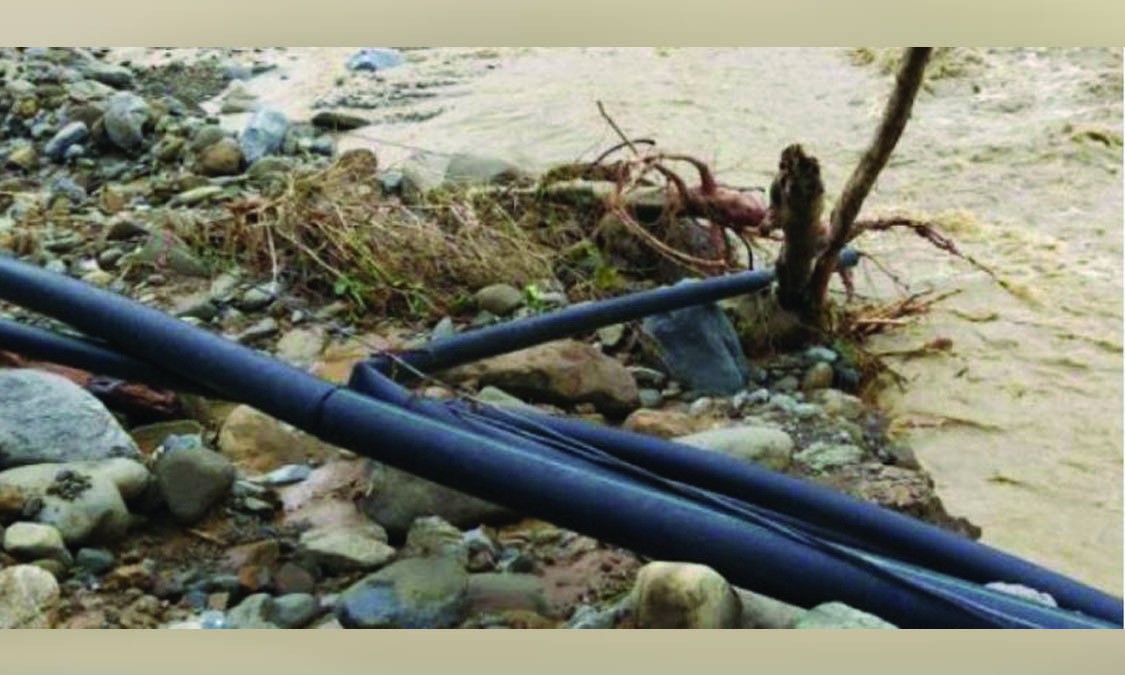 बाढीले पाइप बगाएपछि खानेपानीको हाहाकार