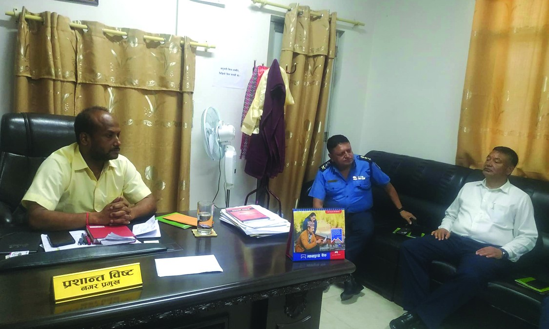 पशु चौपाय छाडा छोड्नेलाई कारबाही गर्दै उपमहानगर