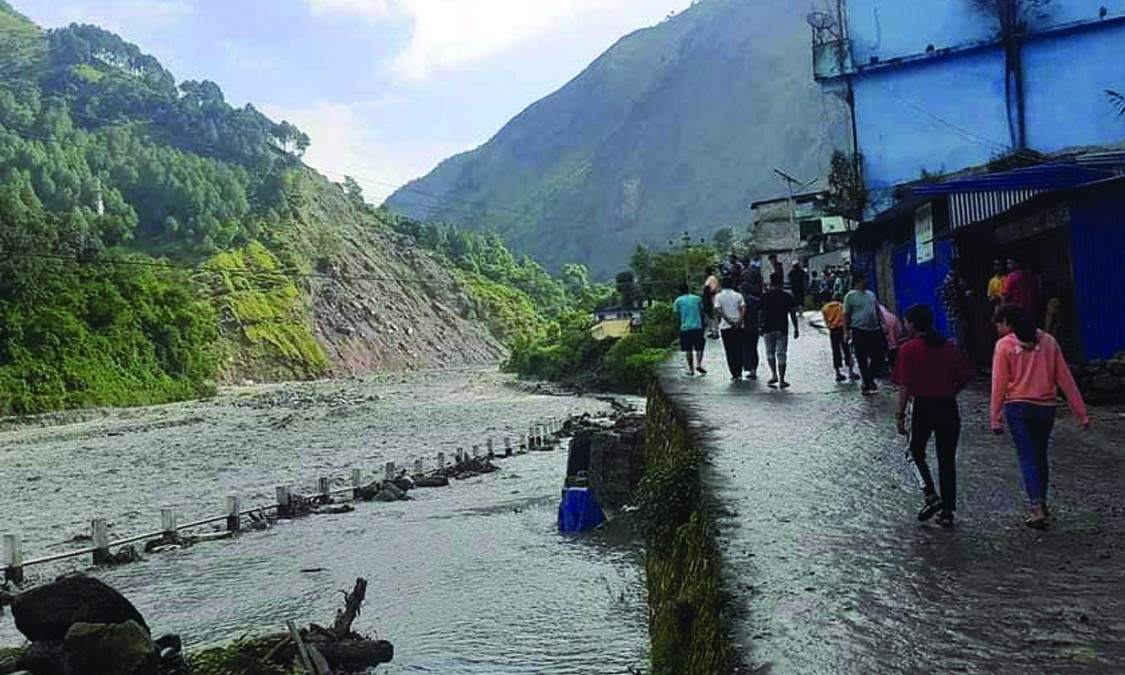 भदौरे बाढीपहिरोको बितण्डा : दार्चुलामा ५ जनाको मृत्यु, १० जना बेपत्ता