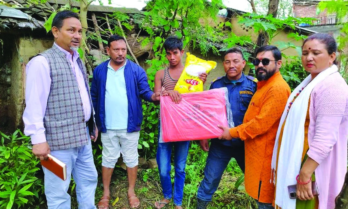 बैजनाथका वर्षा पीडितलाई अत्यावश्यक सामाग्री प्रदान