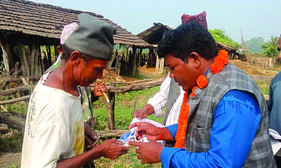 मतदाताको घरदेखी खेतसम्म प्रदेश सभा–१ (२) का उम्मेदवार ‘फुलाराम’