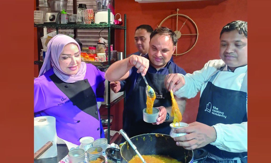 विश्वकपका अतिथिलाई खाना खुवाउँछन् विनोद